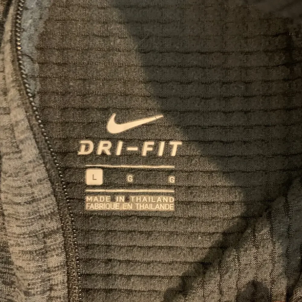 Nike Top Womens L Large Charcoal Element Sphere Thumbholes Mitten Cuff Half Zip